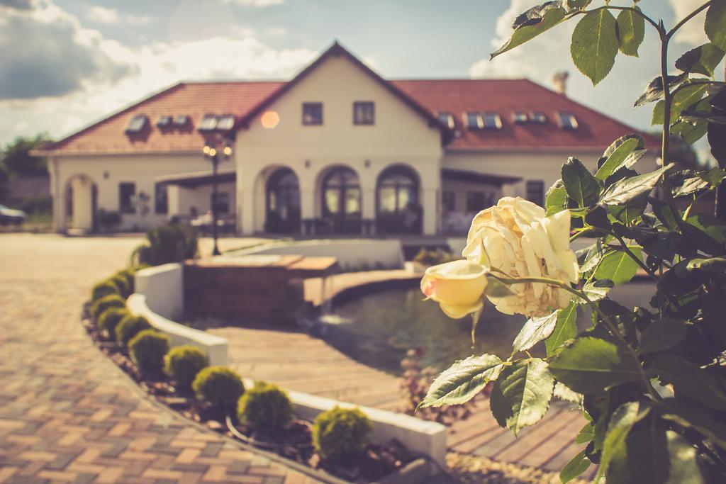 Deak Udvarhaz Hotel Kakucs Luaran gambar