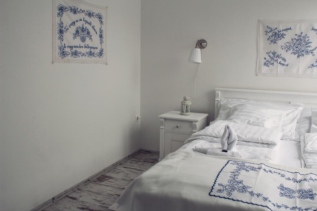 Deak Udvarhaz Hotel Kakucs Bilik gambar